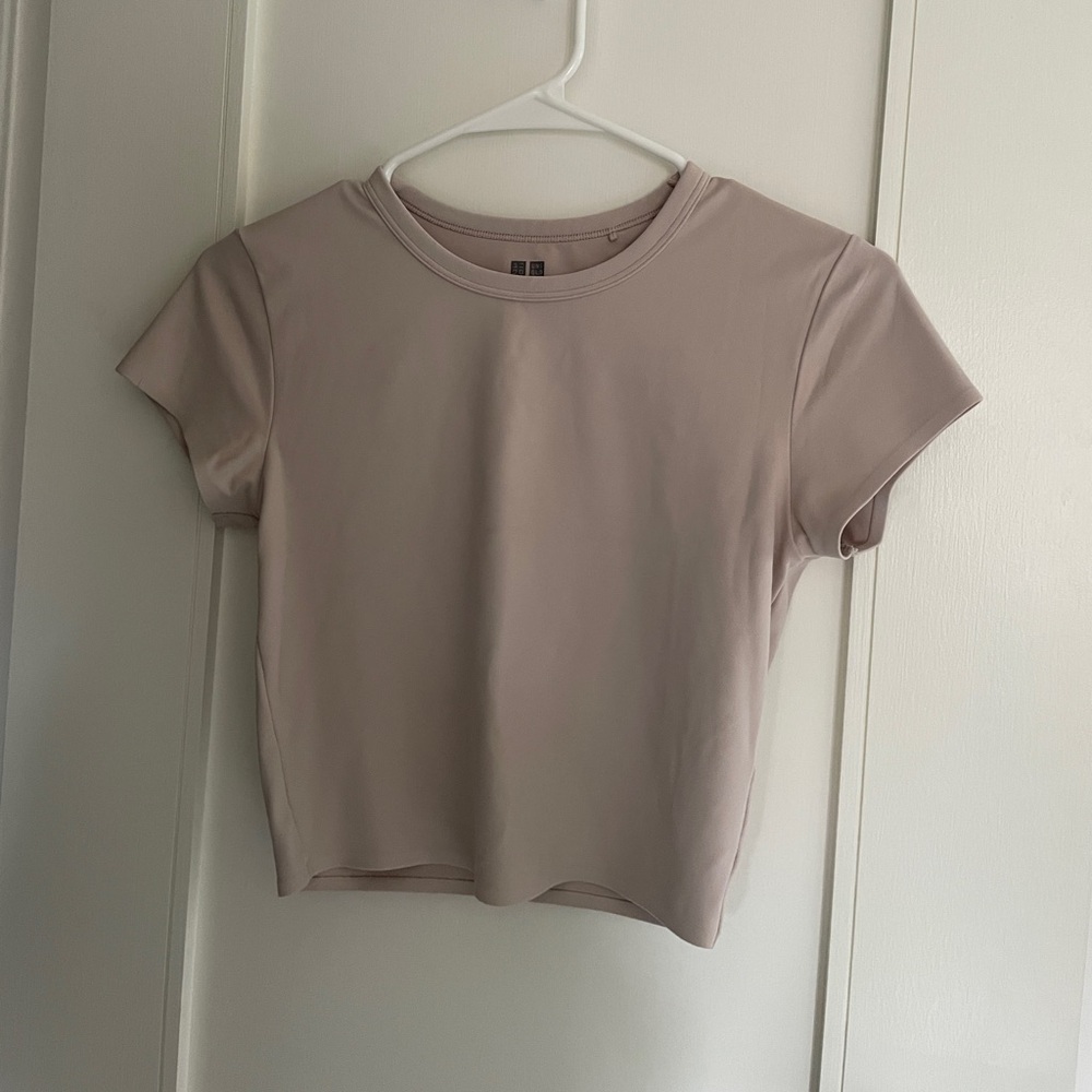 Uniqlo Ultra Stretch AIRism Cropped T-Shirt in taupe / beige